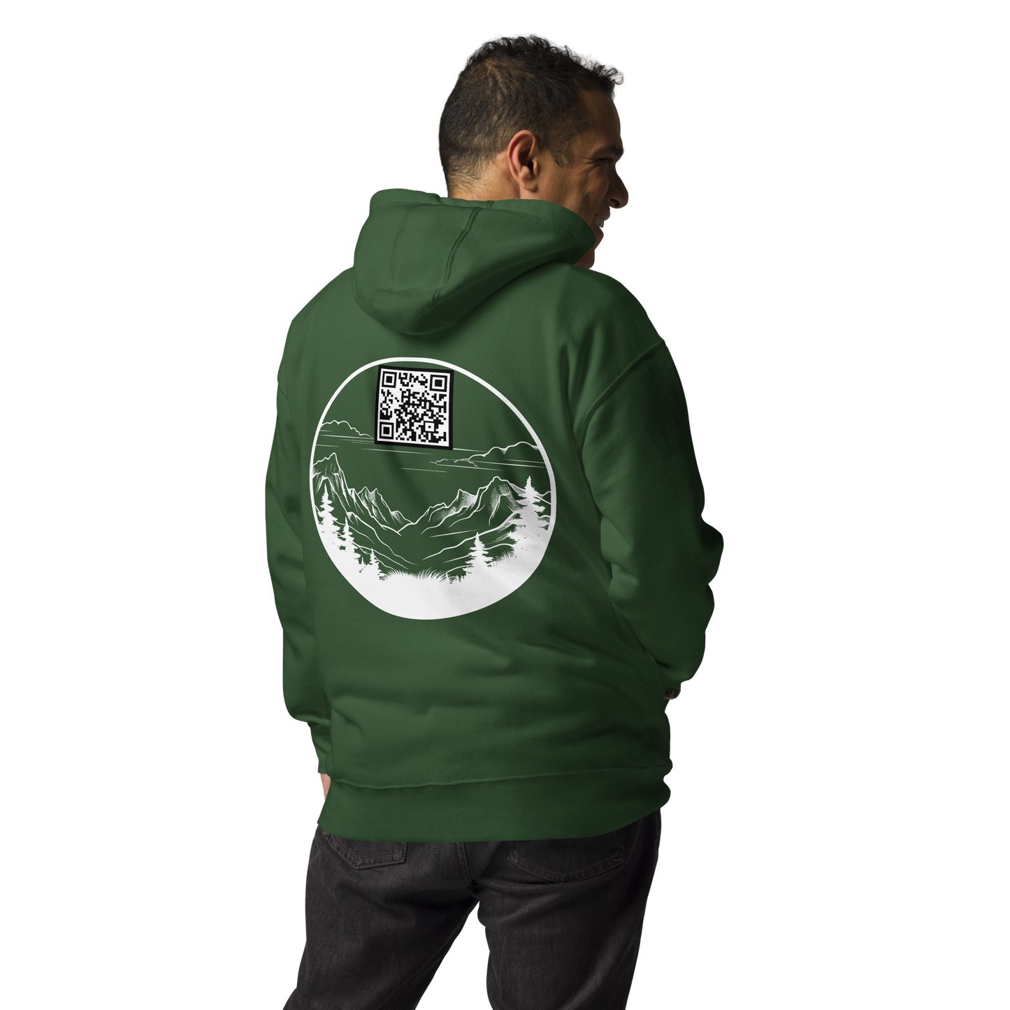 Sweat QR Code Le Montagnard vert forêt – porté par un homme, dos avec visuel montagne