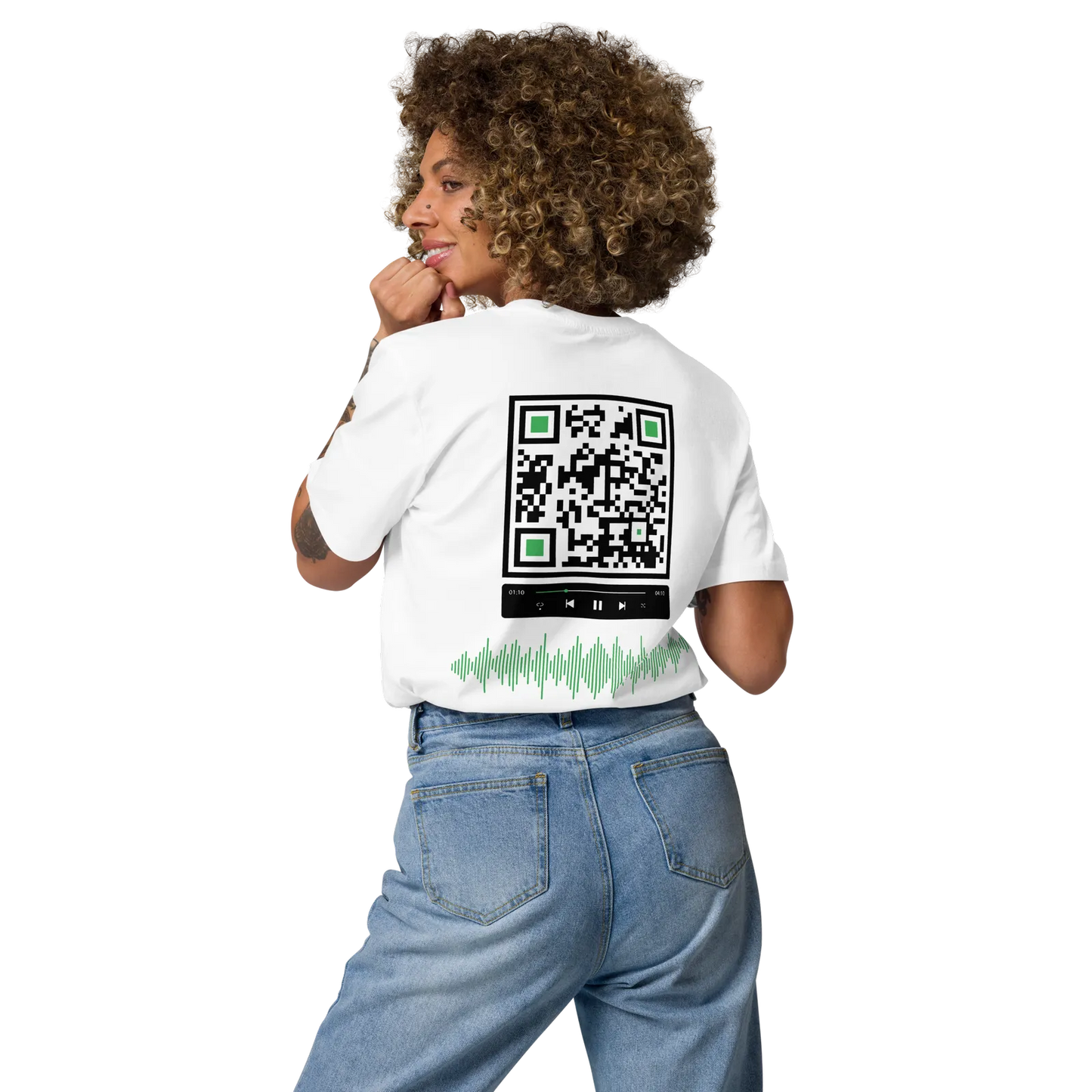 T-shirt QR Code personnalisé Le Lecteur – porté de dos avec QR code visible