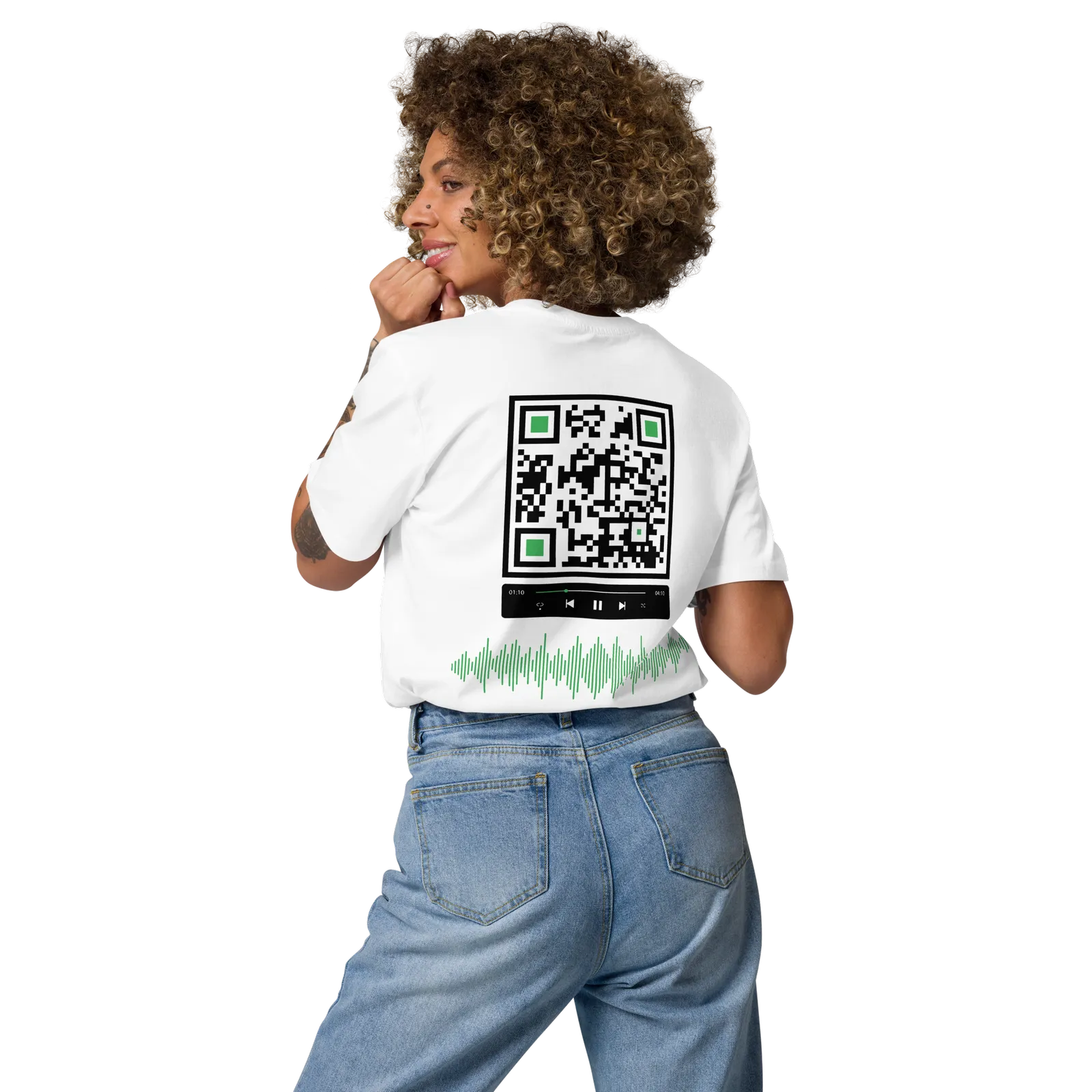 T-shirt QR Code personnalisé Le Lecteur – porté de dos avec QR code visible